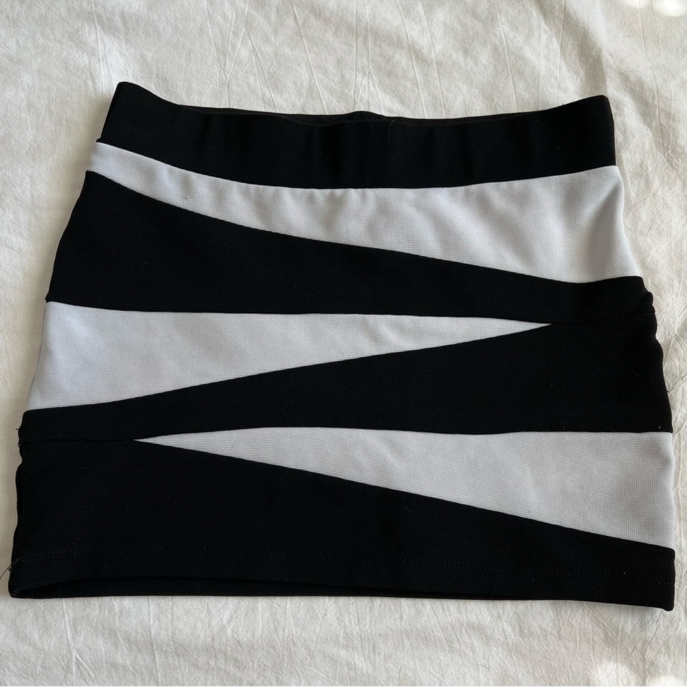 Guess skirt - Picture 3 of 4